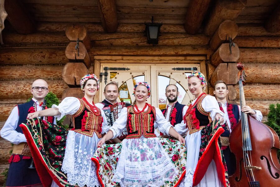 Krakow: Full Traditional Polish Dinner & Folk Show - Should You Book This Polish Dinner and Folk Show?