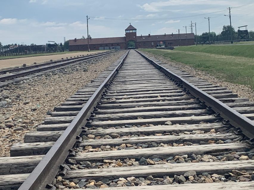 Krakow: Guided Auschwitz-Birkenau Tour - Minivan Transport - The short break after Auschwitz I (use it well)