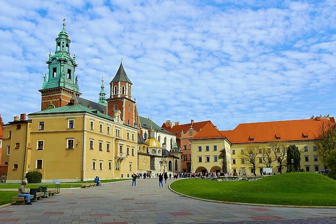 Krakow: Guided Tour of Wawel Castle & Cathedral - Where Wawel fits in Krakow, and why it’s worth guided time
