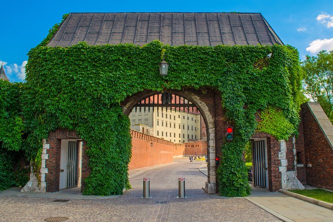 Krakow: Guided Tour of Wawel Castle & Cathedral - Wawel Royal Castle State Rooms: the museum rooms where power was performed
