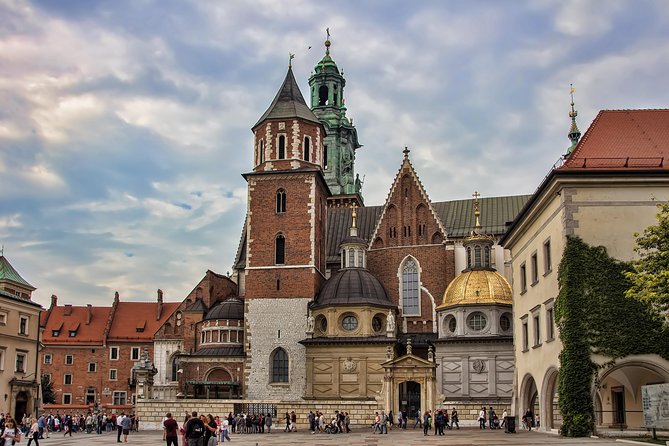 Krakow: Guided Tour of Wawel Castle & Cathedral - How long it takes in real life: a focused 2-hour walking plan