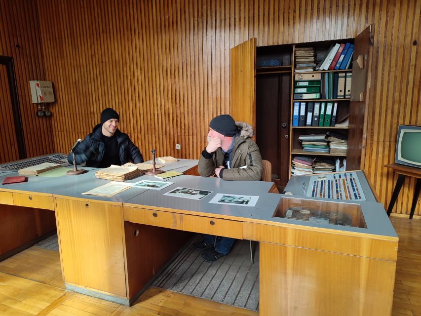 Krakow: Guided Tour to Nowa Huta on Commie Retro Van - IS2 heavy tank photo moment on the way back to Kraków