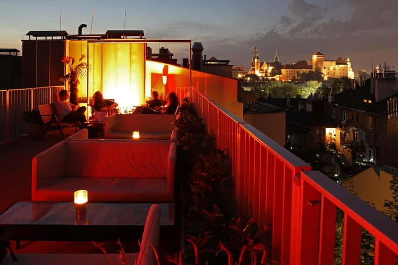 Krakow: Hidden Rooftop Bar Reservation with 1 Cocktail - Finding the terrace: Holiday Suites intercom to the 6th floor