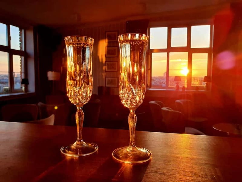 Krakow: Hidden Rooftop Bar Reservation with 1 Cocktail - The 2-hour seat reservation: how your timing should work