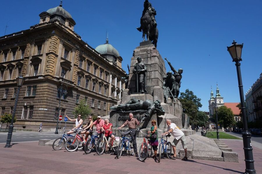 Krakow: Highlights of Krakow Bike Tour - Small Group - Pace, bike comfort, and cobblestone checks