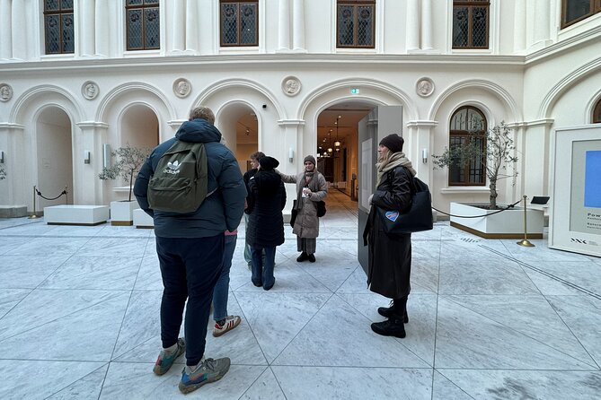 Krakow Highlights Tour: Local Tips, Food Spots & Must-See Places - What a small-group highlights walk really does for you