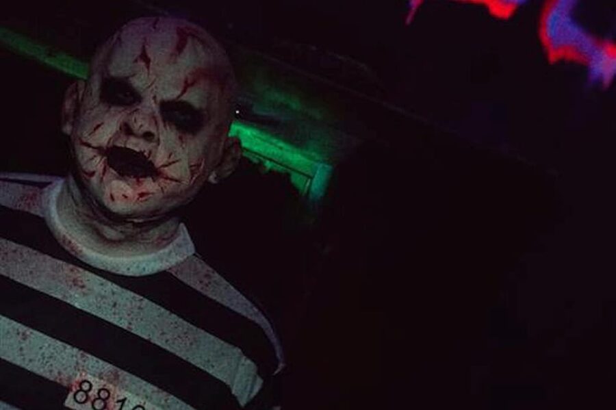Krakow: Horror House with Actors (Choose Your Fear Level) - Down in the Basement: Where the Horror Maze Begins