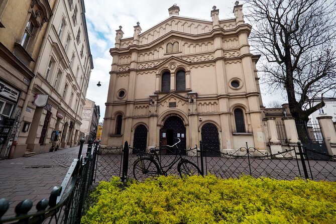Krakow Jewish District and Ghetto Guided Tour in a Small Group - Wolf Popper and the synagogue cluster: seeing names connect to places