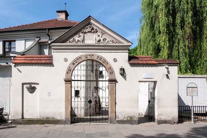 Krakow Jewish District and Ghetto Guided Tour in a Small Group - Eagle Pharmacy and ghetto life: why everyday places matter