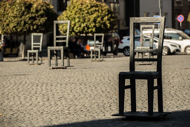 Krakow: Jewish Ghetto Guided Tour - Entering the Podgórze story without getting lost