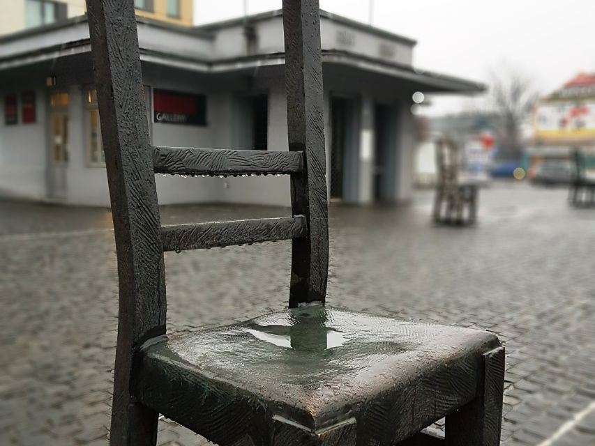 Krakow: Jewish Quarter and Former Ghetto Tour by Golf Cart - Audio guide and language options: follow the story your way