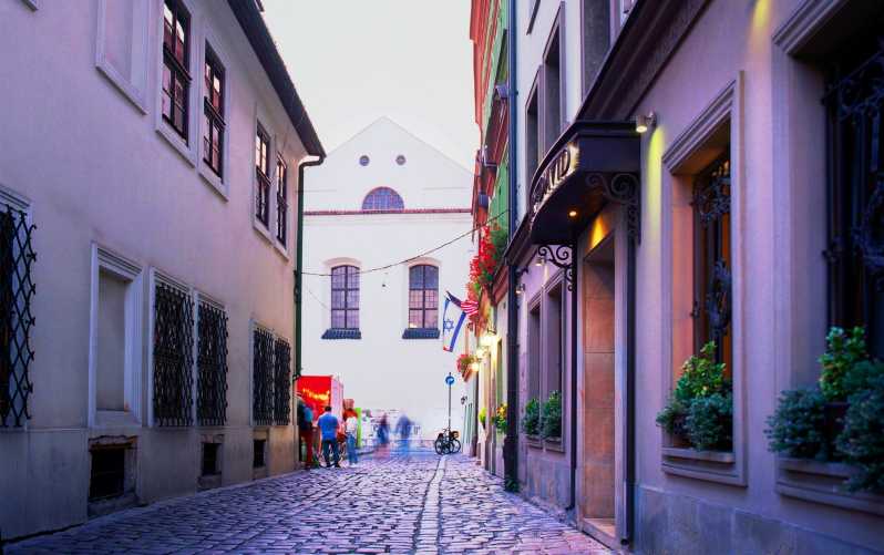 Krakow: Jewish Quarter and Former Ghetto Tour by Golf Cart - Starting at Sekret Smaku and getting oriented fast