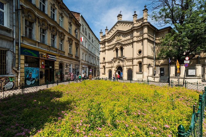 Krakow: Jewish Quarter Guided Walking Tour - Kazimierz, the city inside the city
