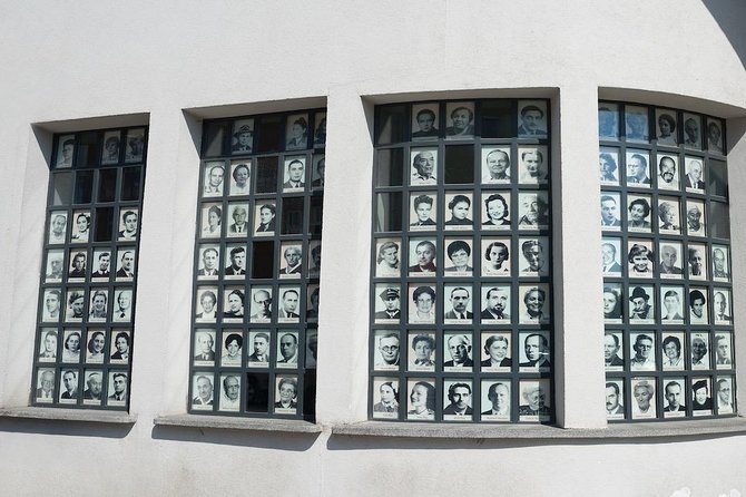 Krakow: Jewish Quarter Kazimierz & Schindler's Factory Guided Tour - A practical post-tour tip: eat nearby before you rush off