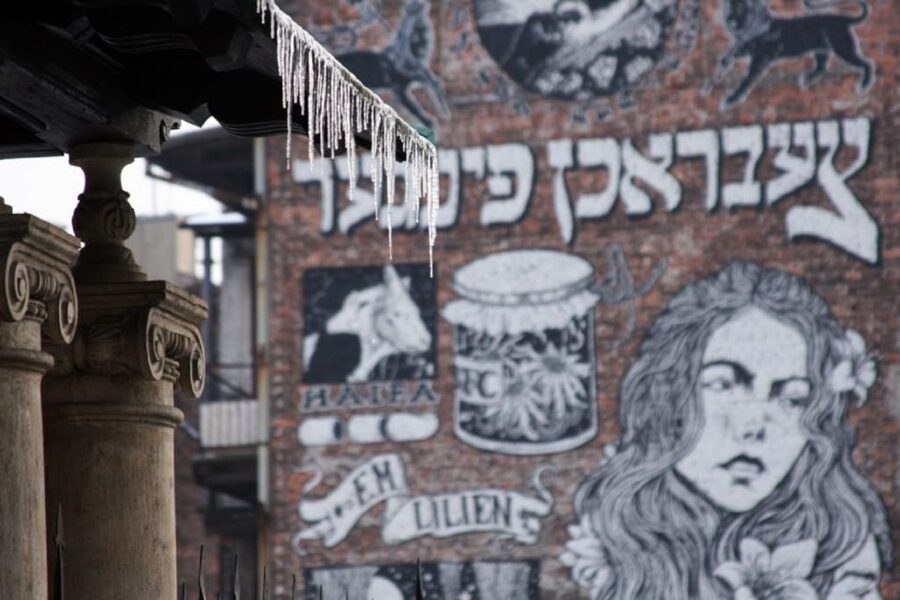 Krakow: Kazimierz Jewish Quarter Walking Tour - Szeroka Street: The Former Center and the Real Streetscape