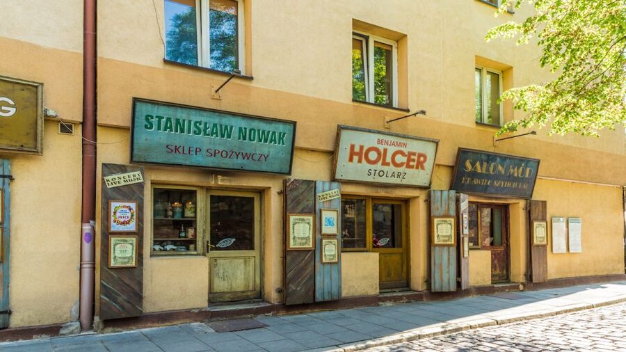 Krakow: Kazimierz Jewish Quarter Walking Tour - Tempel Synagogue: An Active Cultural Hub, Not a Dead End