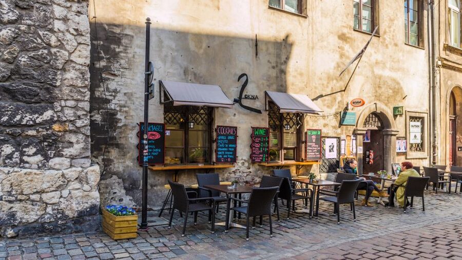 Krakow: Kazimierz Jewish Quarter Walking Tour - Plac Nowy: From Sacred Stops to Modern Street Life