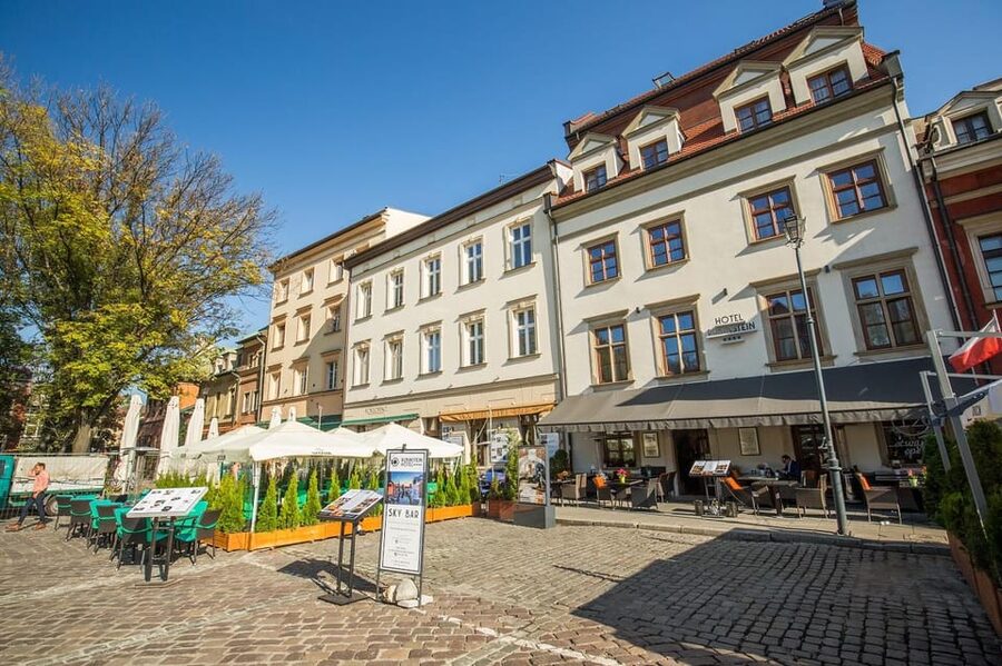 Krakow: Kazimierz, Schindler's Factory & Ghetto Guided Tour - Language and guide quality: one group language, and local voices that matter
