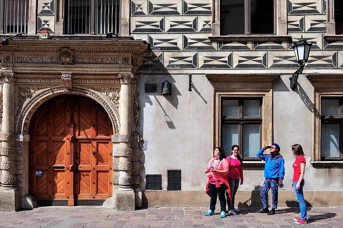 Krakow Morning Walking Tour with Traditional Polish Breakfast - Rynek Główny, UNESCO Market Square, and the Flow of Old Town Life