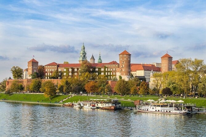 Krakow Morning Walking Tour with Traditional Polish Breakfast - Traditional Polish Breakfast Included, With Coffee and Water