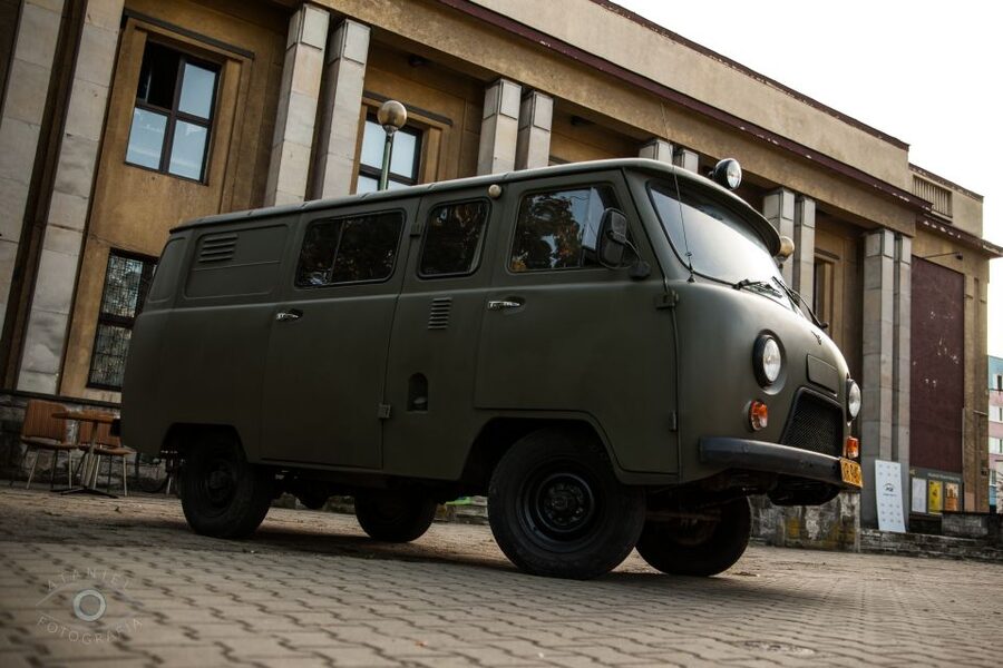 Krakow: Nowa Huta Guided Tour in Vintage Car - Church and armed forces stops: a contrast you’ll feel