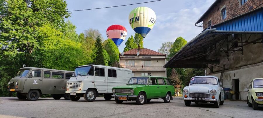 Krakow: Nowa Huta Guided Tour in Vintage Car - Pickup, drop-off, and how to plan your Krakow timing
