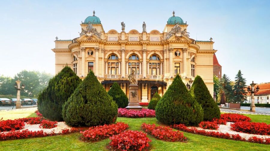 Krakow: Old Town Audioguided walking Tour - A Self-Guided Walk Starting at Tourist Information Bracka 15