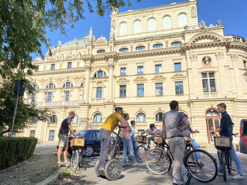 Krakow: Old Town Bike Tour with a Guide - Wawel Castle View, the Moment That Makes Old Town Feel Big