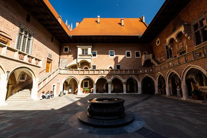 Krakow Old Town Guided Walking Tour - Food timing, coffee break, and what to do after the tour