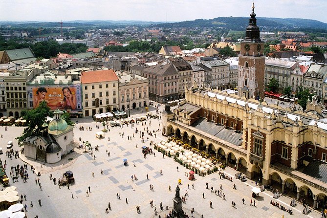 Krakow: Old Town Highlights Private Walking Tour - Inside Wawel Cathedral: Sigismund’s Chapel and 144 stairs