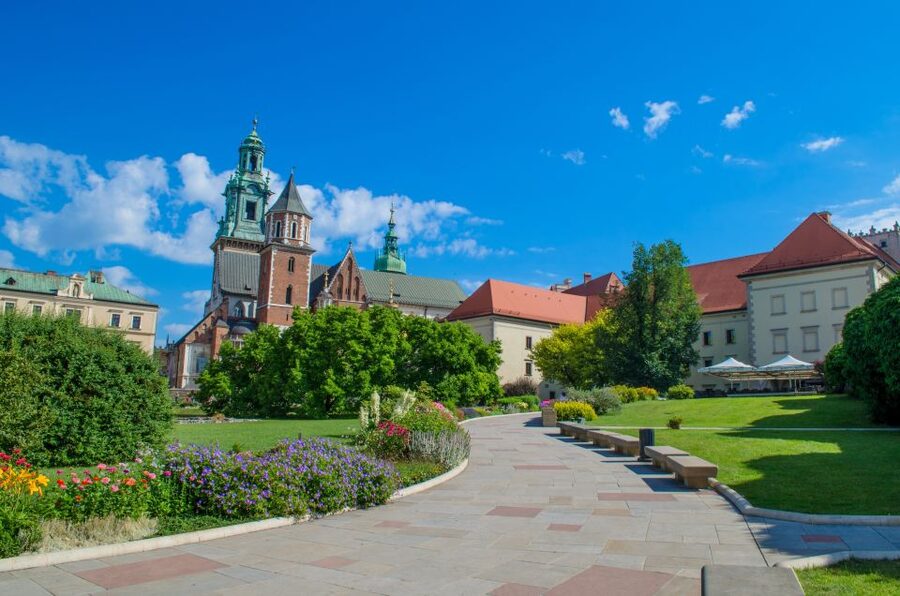 Krakow: Old Town Highlights Private Walking Tour - St Mary’s Basilica: Veit Stoss altarpiece timing and what to expect
