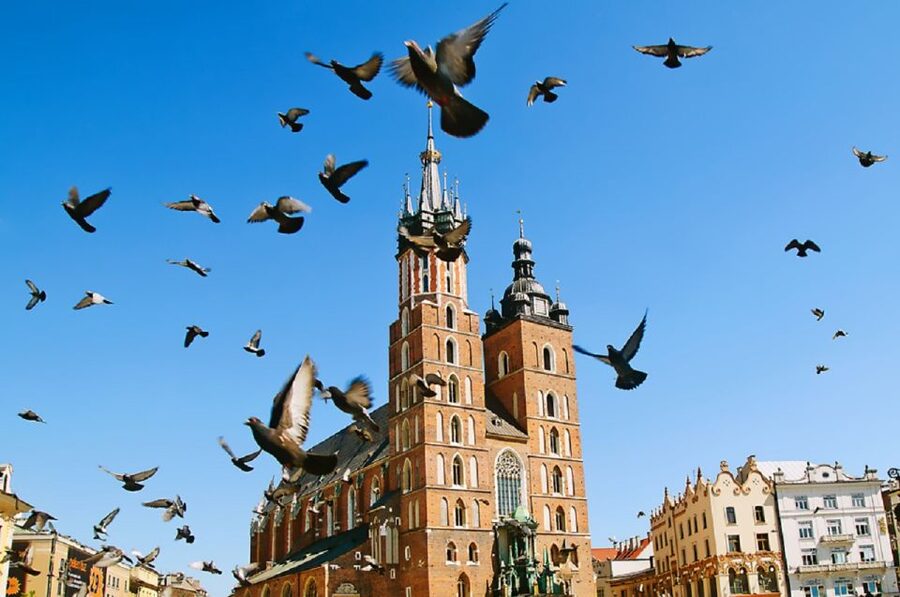 Krakow: Old Town Private Guided Walking Tour - St. Mary’s Basilica: art and music cues in one stop