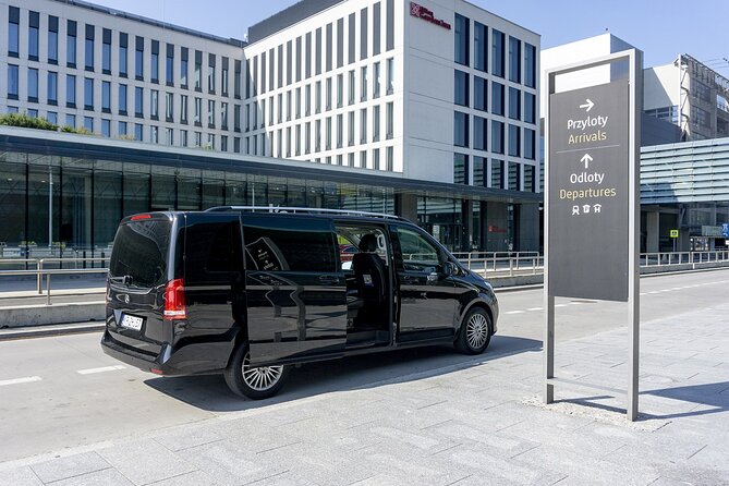 Krakow: Private Airport Transfer - Low-stress Krakow airport transfer in about 30 minutes