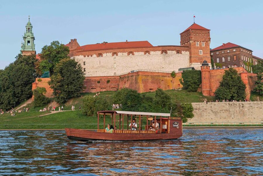 Krakow: Private Traditional Gondola Cruise - Audio guide and narration: English, Polish, and how to set expectations