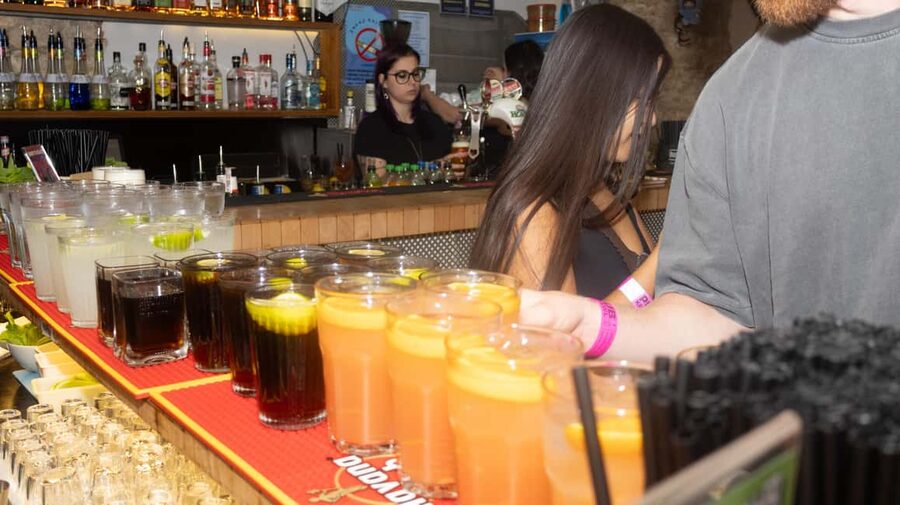 Krakow: Pub Crawl 1H Open Bar, VIP Entry & Welcome Shots - How the Bar Hops Feel: 4 to 5 Venues, Welcome Shots at Each Stop