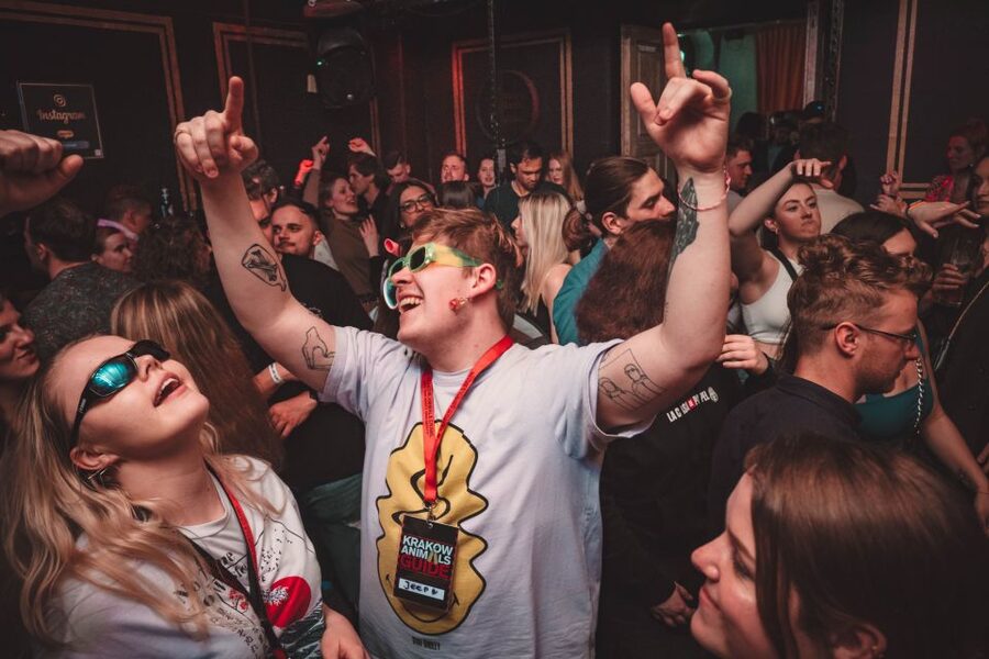 Krakow: Pub Crawl with 1 Hour of Unlimited Alcoholic Drinks - Price and logistics: why $31 can work better than DIY