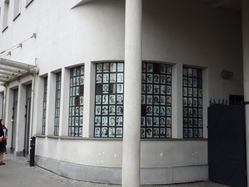 Krakow: Schindler's Factory Expert GuidedTour with Skip-line - Life in the ghetto: recreated apartments and daily pressure