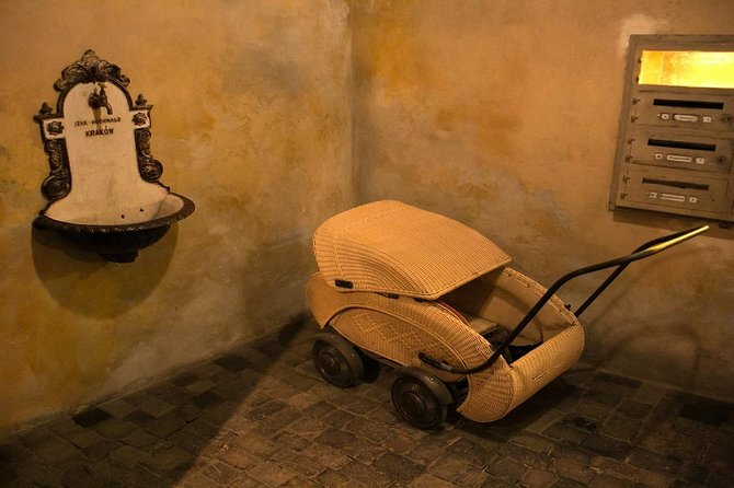 Krakow Schindler's Factory Guided Tour with Admission Ticket - Why a licensed guide is worth it here