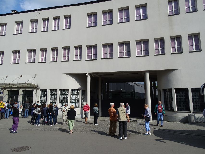 Krakow: Schindler’s Factory Tour & Skip-the-Line Entry - Getting Oriented at Lipowa 4 and Spotting Your Guide