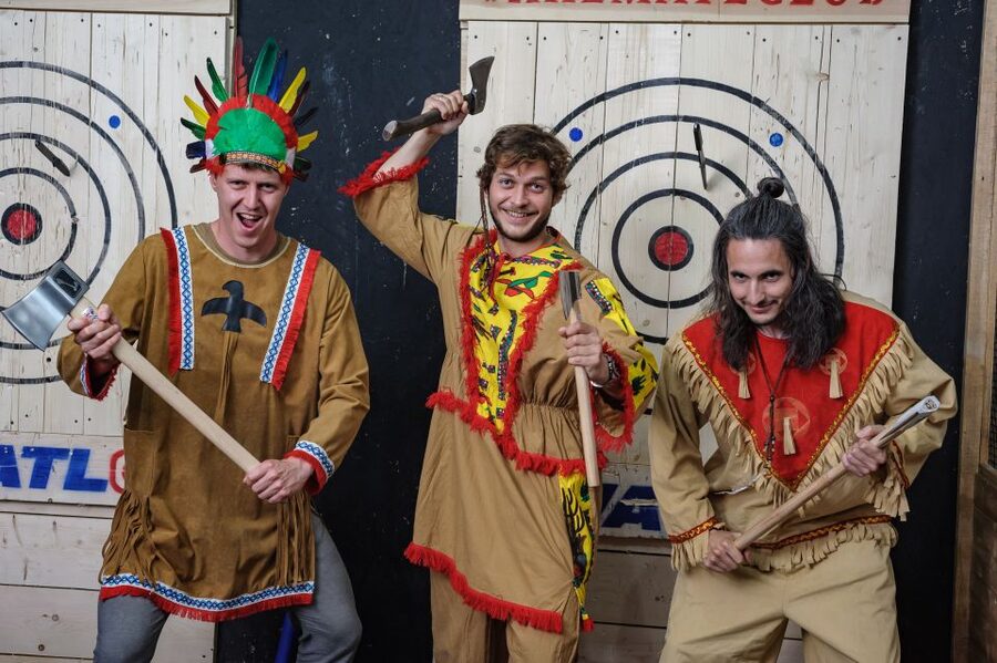 Kraków: Shurikens, Kunais, Knives, Tomahawks, Axes, Shooting - Axe Mate Club and a 90-Minute Weapon Sampler in Kraków