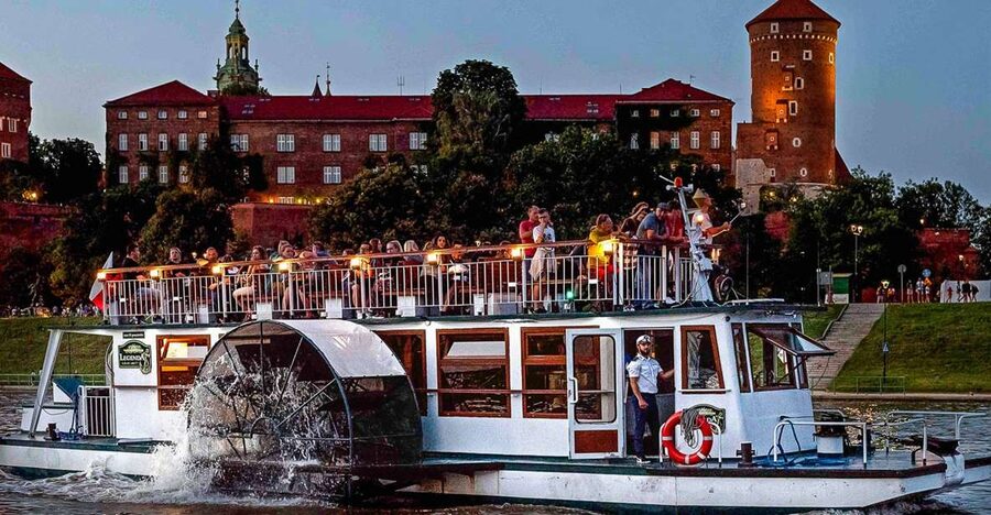 Krakow: Sightseeing Cruise by Vistula River - Wawel Royal Castle to Dębnicki Bridge, the postcard start