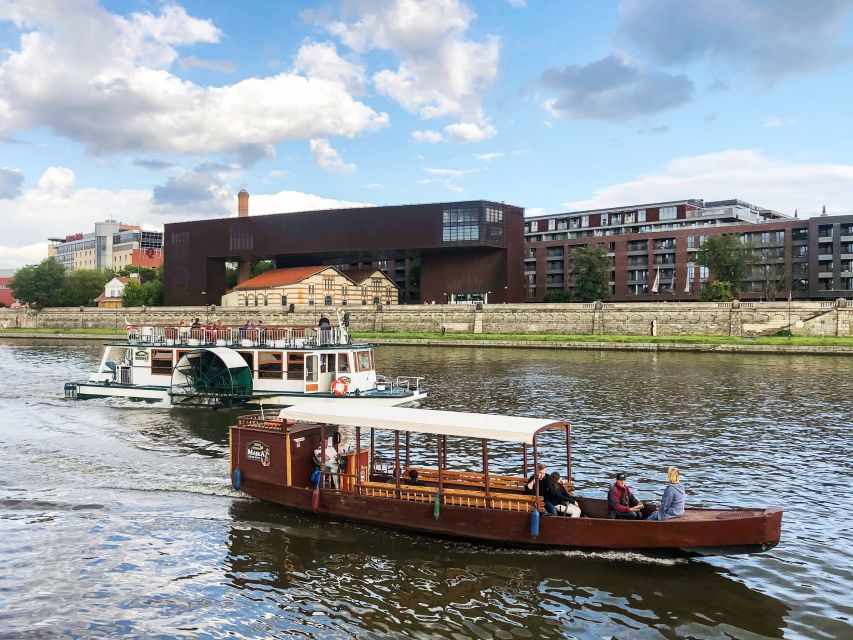 Krakow: Sightseeing Cruise by Vistula River - Manggha Centre and the bridge stretch toward Kazimierz