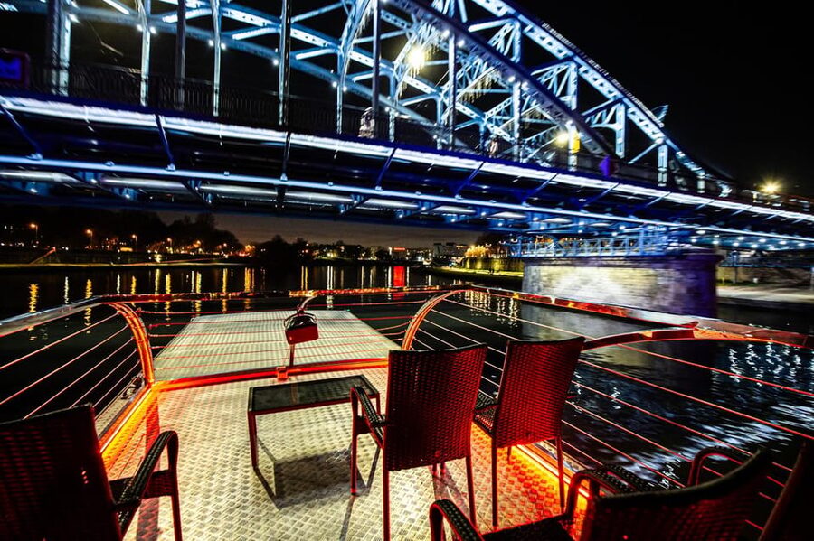 Krakow: Sightseeing Cruise on Vistula River with Audio Guide - Best times to book: sunset views and winter warmth