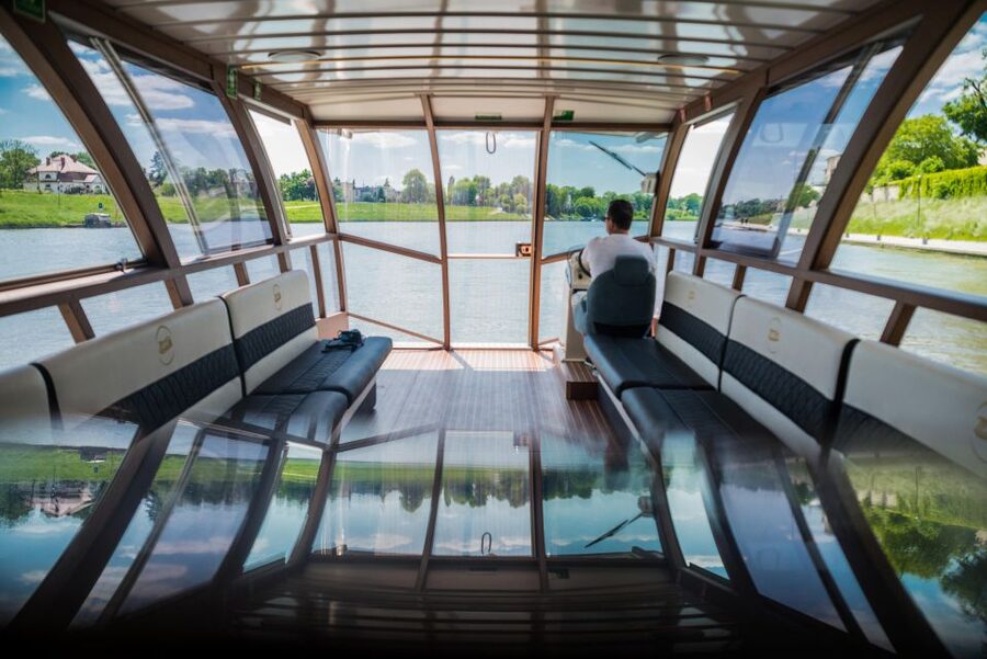 Krakow: Sightseeing Cruise on Vistula River with Audio Guide - Why a 1-hour Vistula cruise is the smartest Krakow break