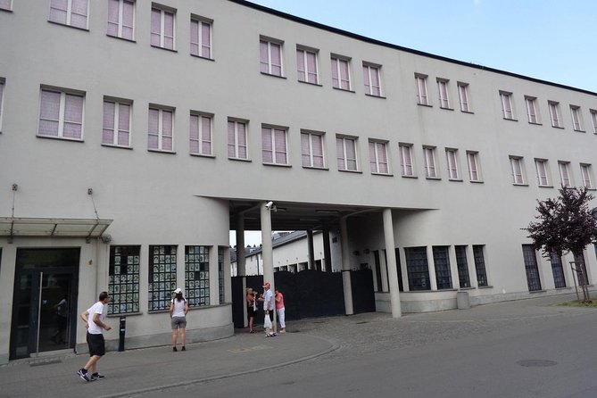 Krakow: Skip the line Oskar Schindler’s Museum Private Tour - Private Group Advantage: Why This Feels Different From a Big Tour