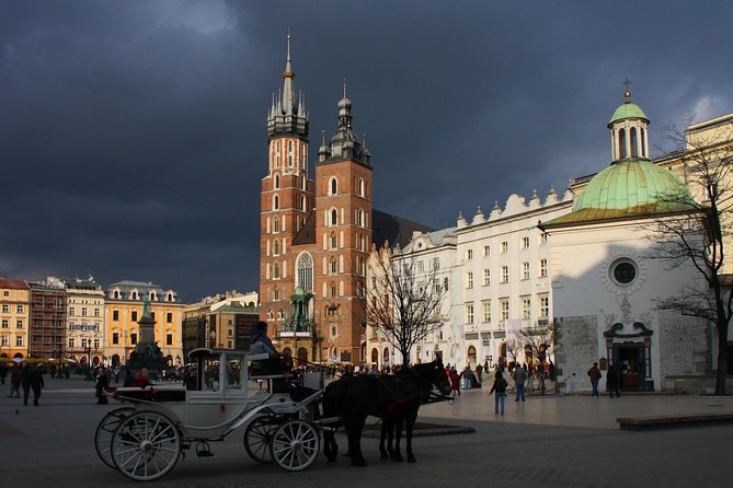 Krakow: Skip-the-Line Wawel Castle & Old Town Guided Tour - Key highlights worth planning around