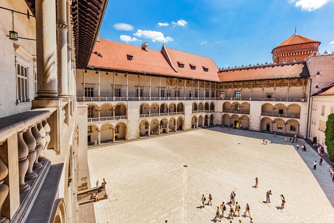 Krakow: Skip-the-Line Wawel Castle & Old Town Guided Tour - Royal Route walk: how you connect Wawel to Old Town