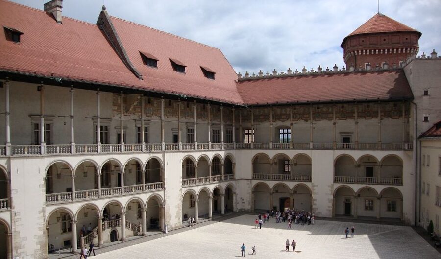 Krakow: Skip-the-Line Wawel Castle & Old Town Guided Tour - Main Market Square: the Gothic view that anchors everything