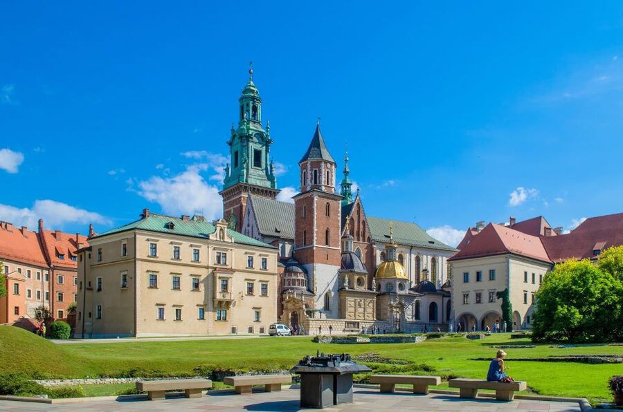 Krakow: Skip-the-Line Wawel Castle & Old Town Guided Tour - Jagiellonian University area: a quieter history lesson