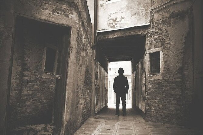 Krakow: Spooky Tales Guided Walking Tour - After Dark in Krakow Old Town: Why This Tour Works